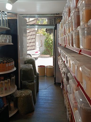 آسیاب انواع ادویه در حضور مشتری