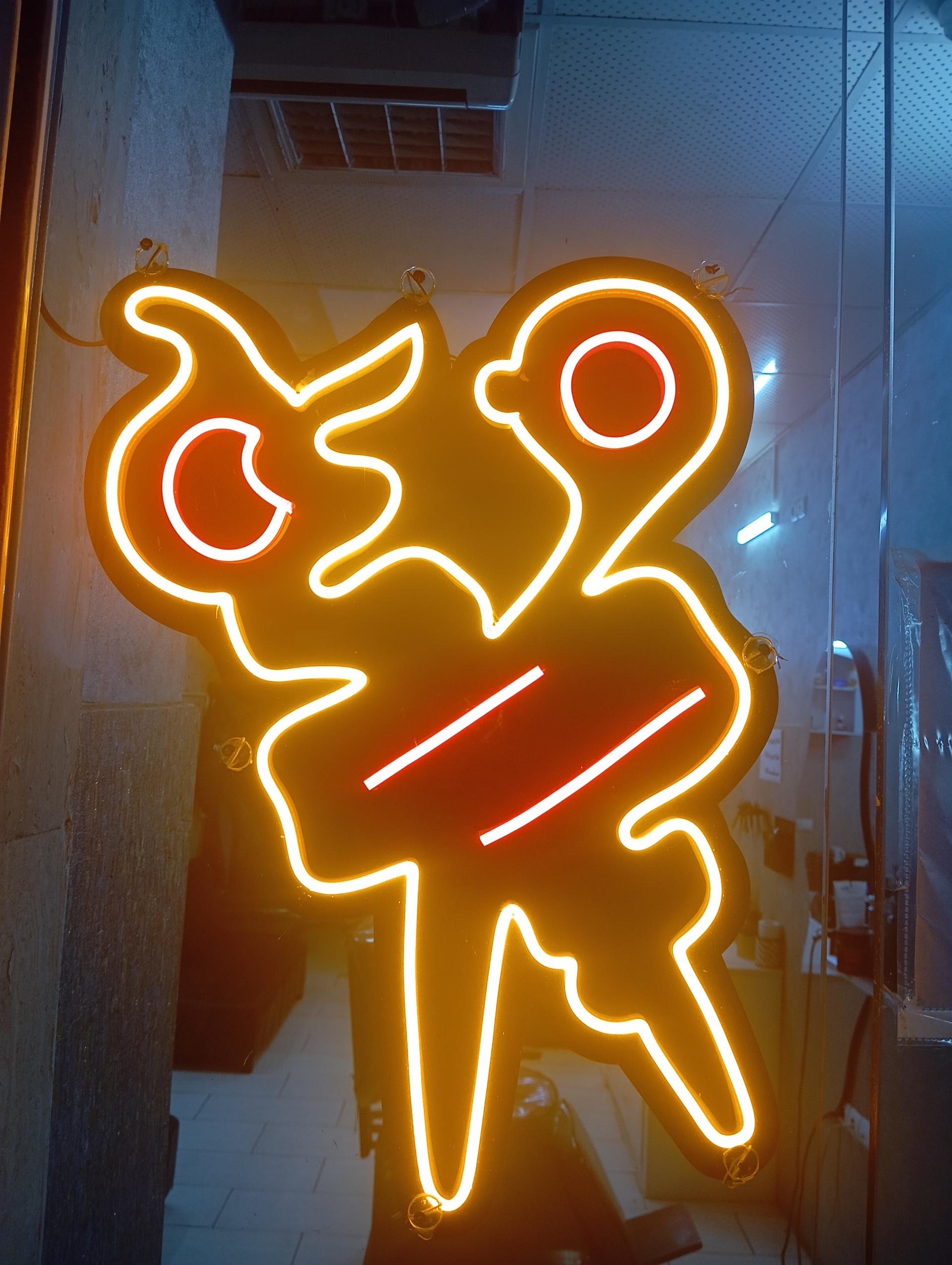 عکس پیرایش قیچی طلا 