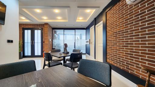 عکس گروه کارشناسان مسکن اکبری