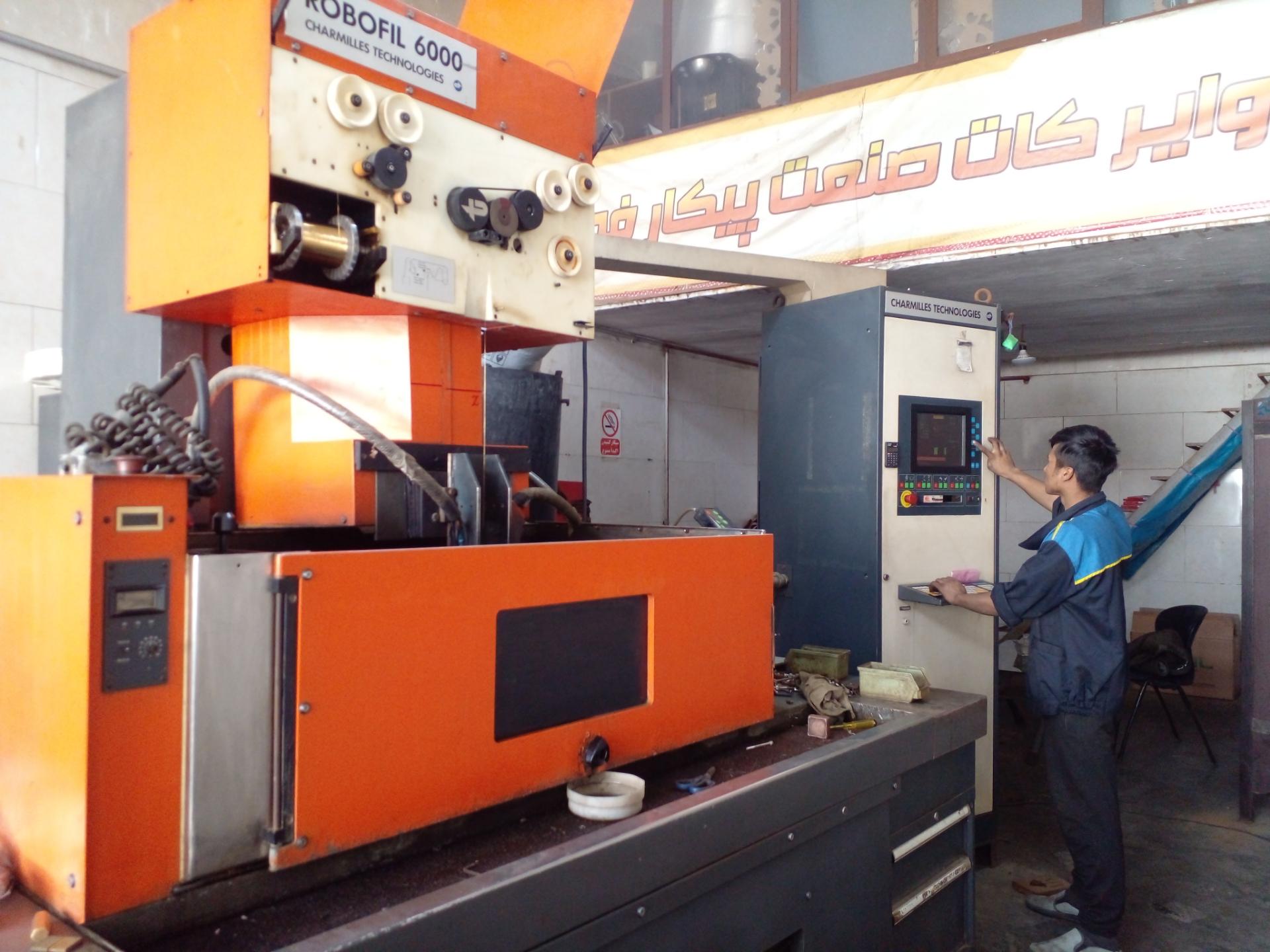 عکس خدمات وایرکات وپرس کاری صنعت پیکار فولاد 