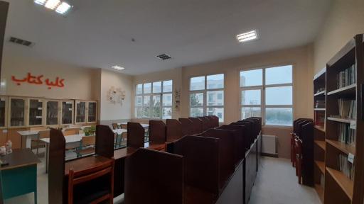 عکس کلبهٔ کتاب