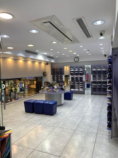 عکس اسکچرز کورش (راثی پور)