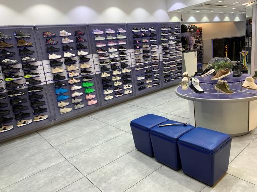 عکس اسکچرز کورش (راثی پور)