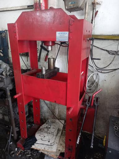 تراشکاری و میل لنگ تراشی خسروی