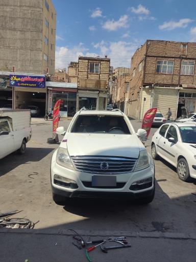 عکس شیشه اتومبیل سناتور