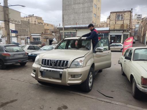 عکس شیشه اتومبیل سناتور