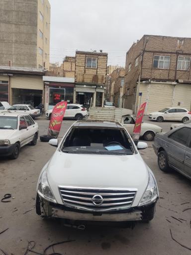 عکس شیشه اتومبیل سناتور