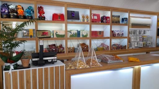 عکس شیرینی سرای قصر شهر