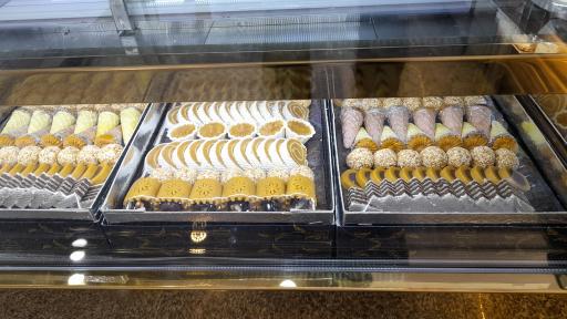 عکس شیرینی سرای قصر شهر