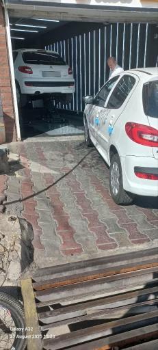 عکس کارشناسی و تشخیص رنگ خودرو طلایی