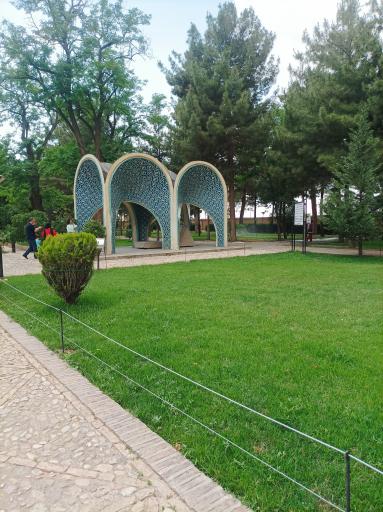 عکس آرامگاه کمال الملک
