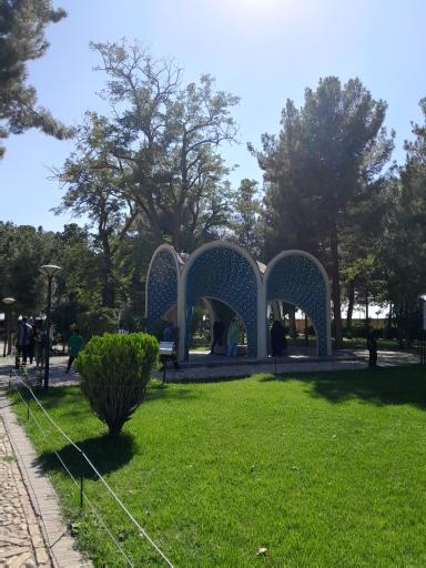 عکس آرامگاه کمال الملک