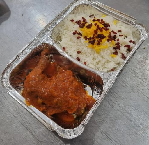 عکس تهیه غذای زعفرانیه