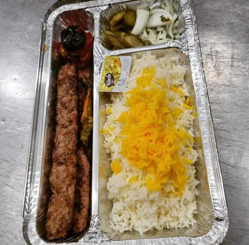 عکس تهیه غذای زعفرانیه