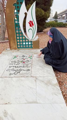 عکس مزار شهدای میدان نمایشگاه