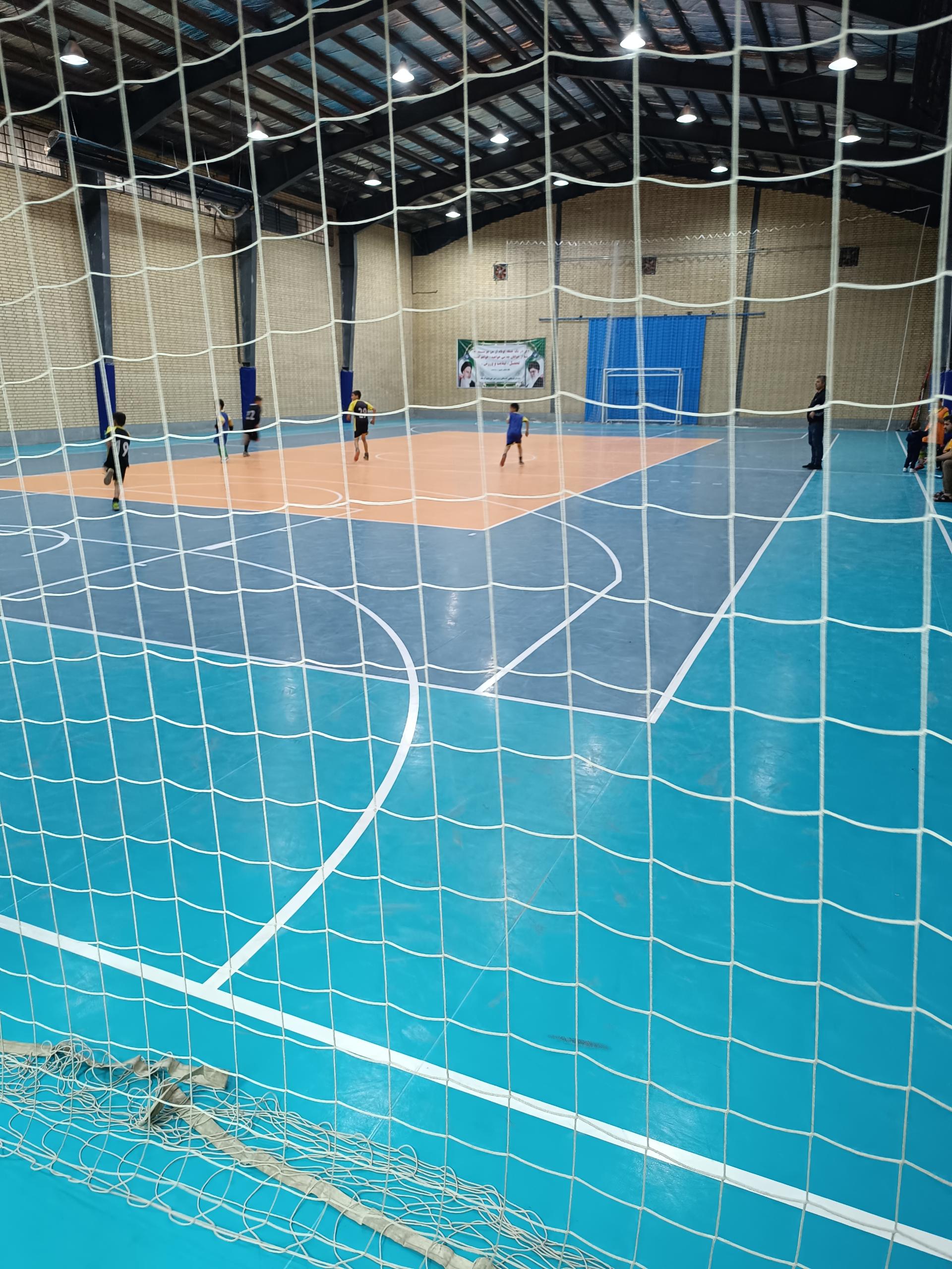 عکس سالن ورزشی ایران زمین