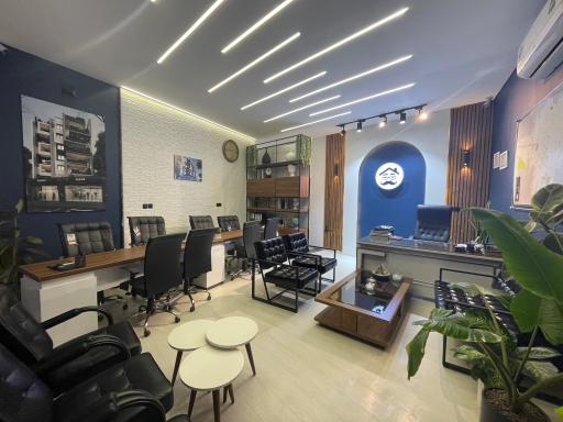 عکس مشاورین آقای املاک