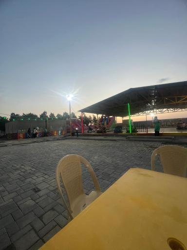 عکس شهر بازی کودک و شاهنامه