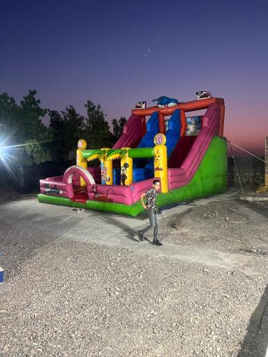 عکس شهر بازی کودک و شاهنامه