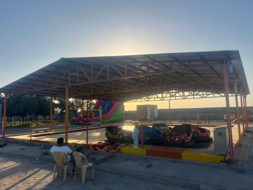 عکس شهر بازی کودک و شاهنامه