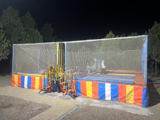 عکس شهر بازی کودک و شاهنامه