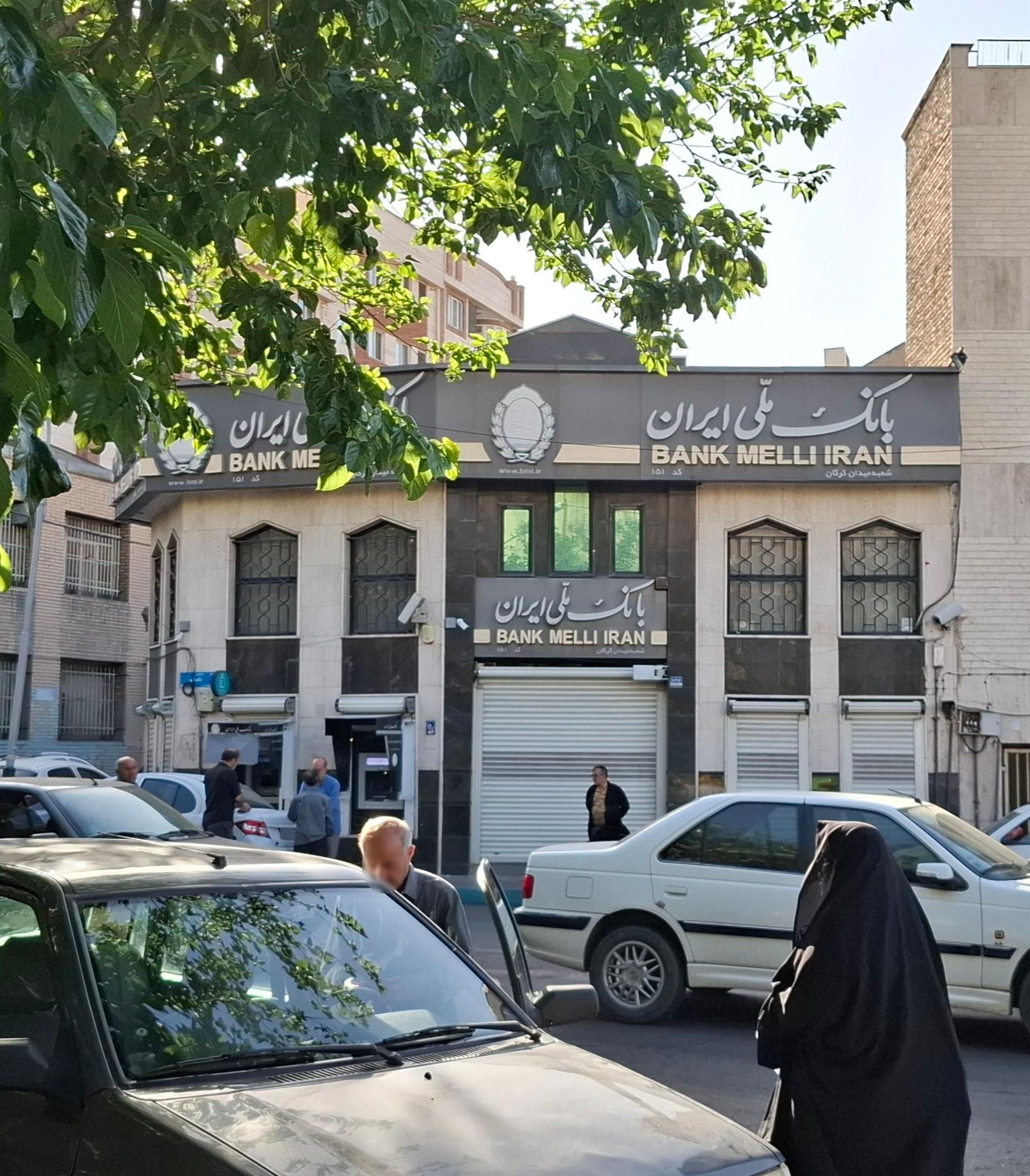 عکس عابر بانک ملی