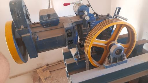 عکس تعمیر موتور و گیربکس آسانسور برزگر
