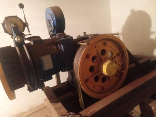 عکس تعمیر موتور و گیربکس آسانسور برزگر