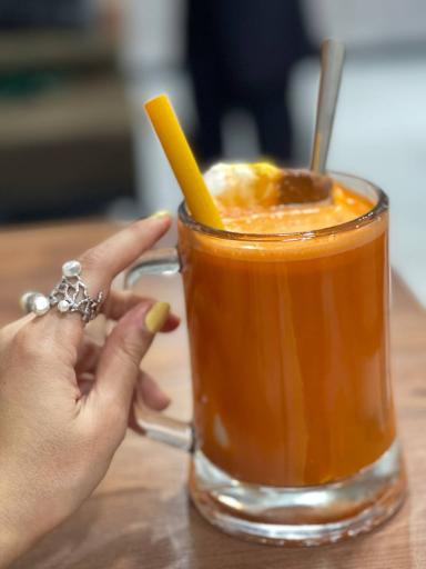 کافه ماه جان