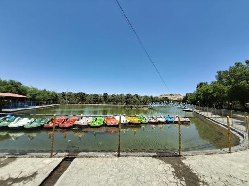 عکس دریاچه قایق پدالی قو