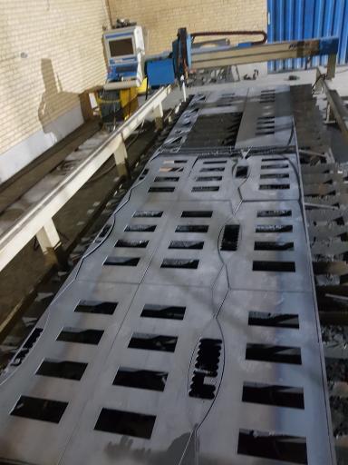 عکس برش لیزر هواگاز پلاسما انصاف