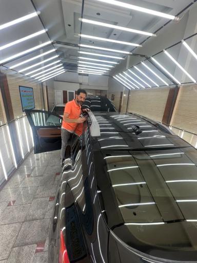 عکس کارشناس فنی و رنگ اتو ایرج