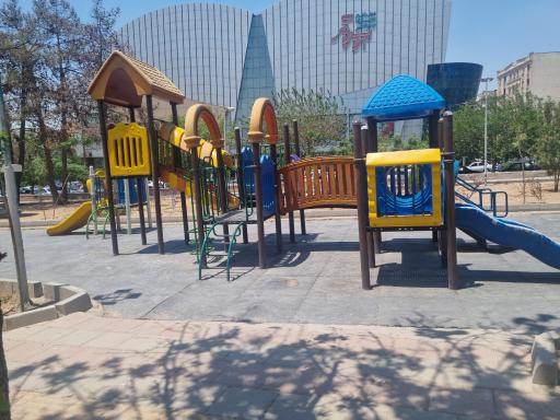 عکس زمین بازی