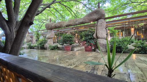 عکس باغ رستوران کاریزما