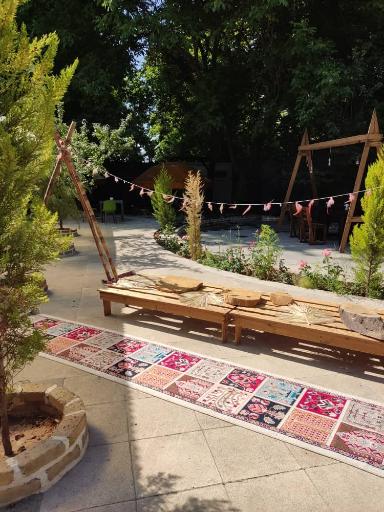 عکس کافه باغ آوای باران