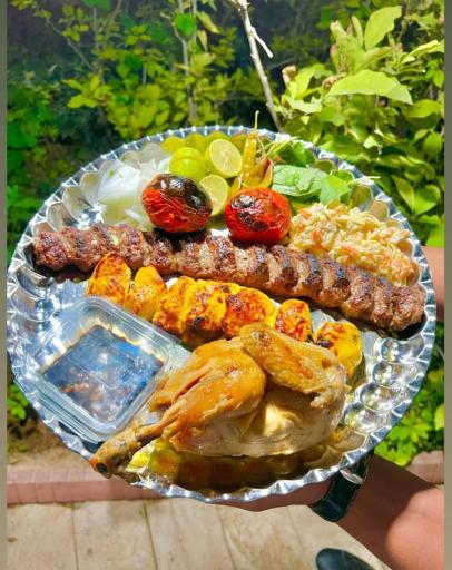 عکس باغ رستوران کاریزما