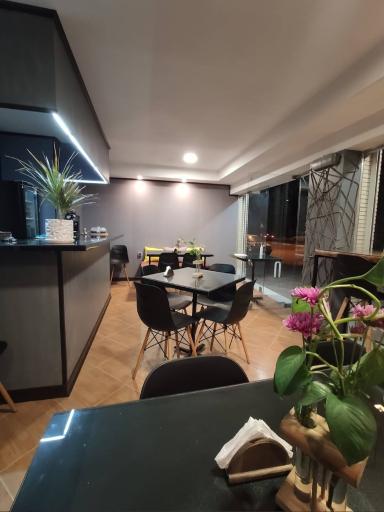 عکس کافه آن