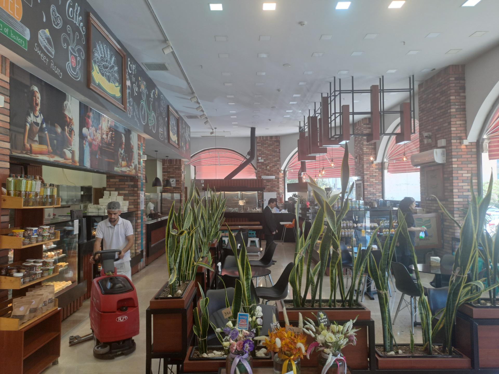 عکس نان و شیرینی جیران