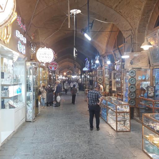 عکس بازار بزرگ حکیم(پارکینگ حکیم نزدیک نقش جهان)