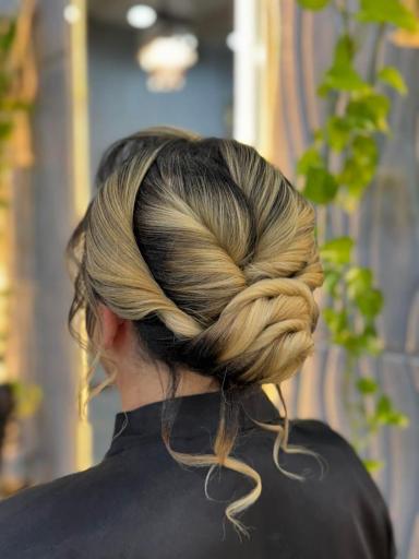 عکس مرکز  تخصصی رنگ و کراتین افسانه اصفهانکی