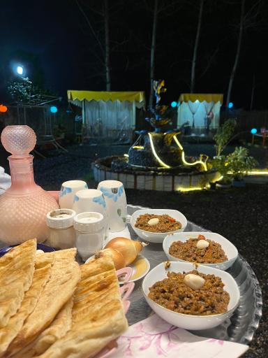 عکس سفره خانه سنتی تی تی پل