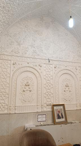 عکس آرامگاه پروین اعتصامی