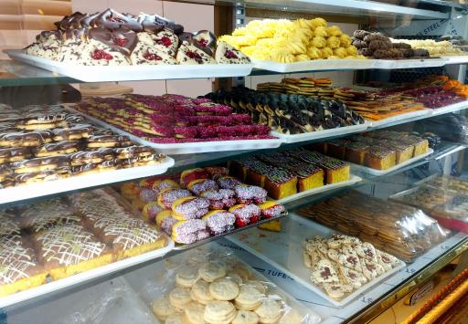 عکس شیرینی فروشی ولی عصر