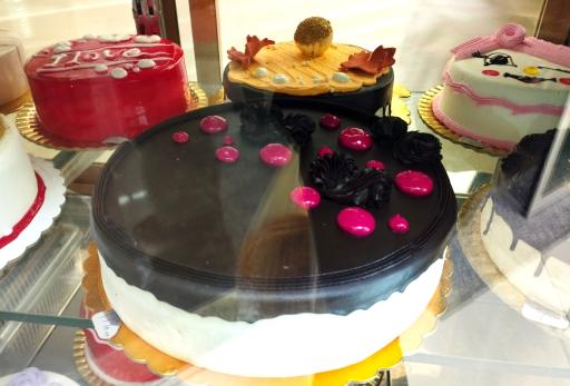 عکس شیرینی فروشی ولی عصر