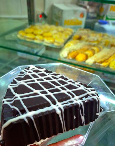 عکس شیرینی خانگی گل انار