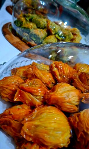 عکس شیرینی خانگی گل انار