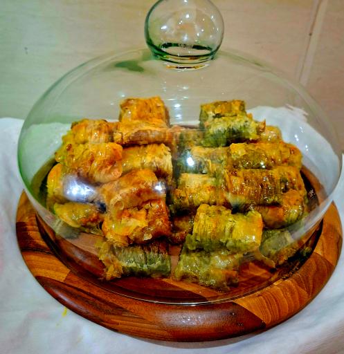 عکس شیرینی خانگی گل انار