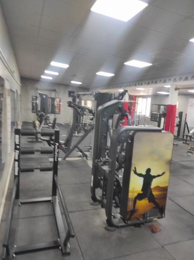 عکس باشگاه بدنسازی و سالن فانشکنال تاکتیک فیت