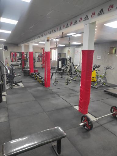 عکس باشگاه بدنسازی و سالن فانشکنال تاکتیک فیت