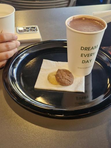 قنادی نان و شیرینی روز 